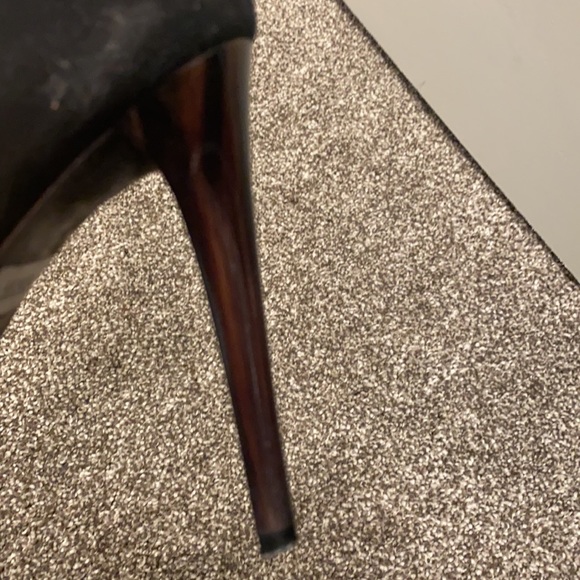 Coach Suede Heels with Round Toe and Platform heel - Picture 4 of 4